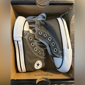 Converse Chuck Taylor’s Kids High Top shoes size 4